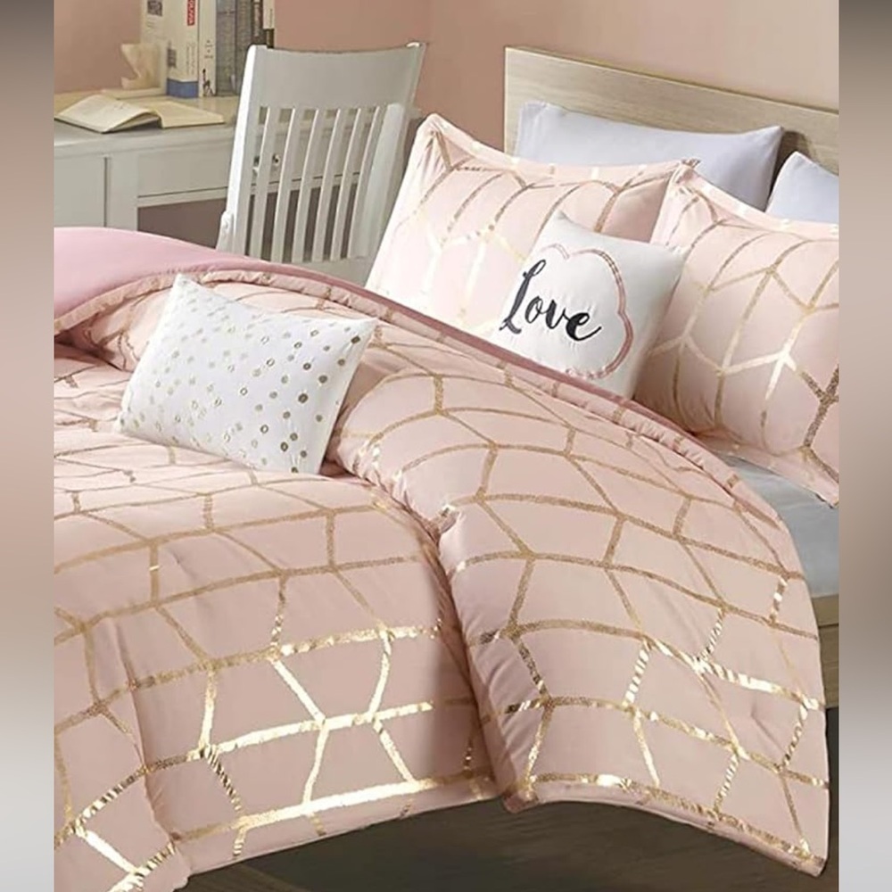 NIB intelligent Design Raina Duvet Set Metallic Print Geometric Style Pillows